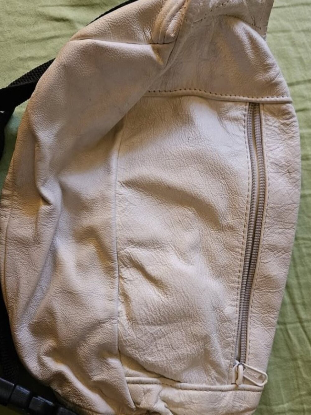 Like-New White Leather Cross Body/Fanny Pack